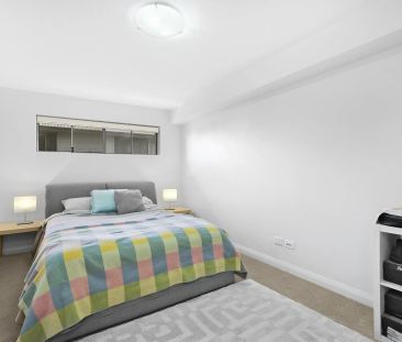 Modern Top Floor Apartment - Entrance via Shackel Avenue - Photo 2