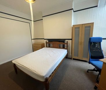 Penny Lane, Liverpool, L18 - Photo 4