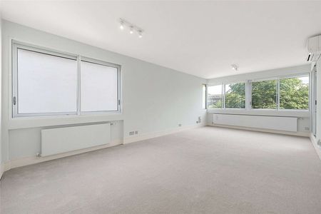 SHORT LET: A spacious lateral two-bedroom apartment in a secure gated development. - Photo 3