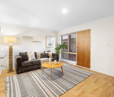 Beautiful 3 Bedroom Home - Photo 2