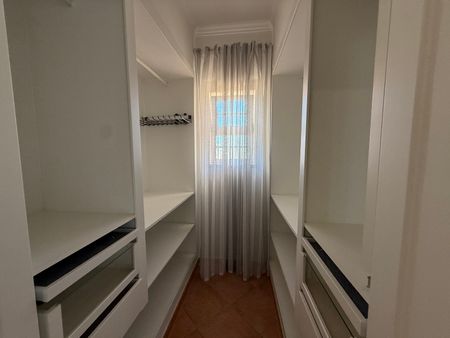 Moradia espetacular V3 em Condomínio pequeno, privado e com piscina - Photo 2