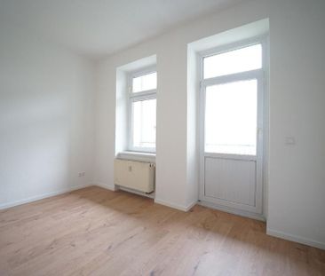 * frisch renoviert * 2-Raum Wohnung mit Balkon in guter Lage * - Photo 2