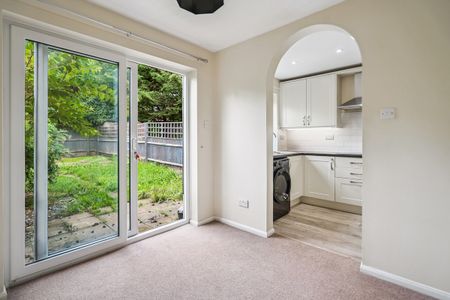 Heynes Green, Maidenhead, SL6 - Photo 2