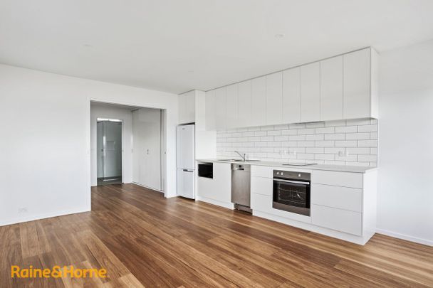 Outstanding recently renovated 1 bedroom apartment! - Photo 1