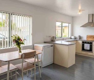 Welcome Home – Spacious 4-Bedroom Sanctuary in... - Photo 3