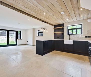 A contemporary barn conversion in the sought-after village of Churt. - Photo 4