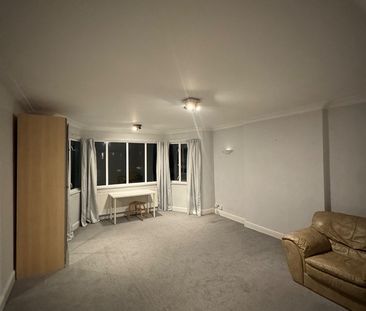 3 Bed Flat, Chatsworth Road, NW2 - Photo 1