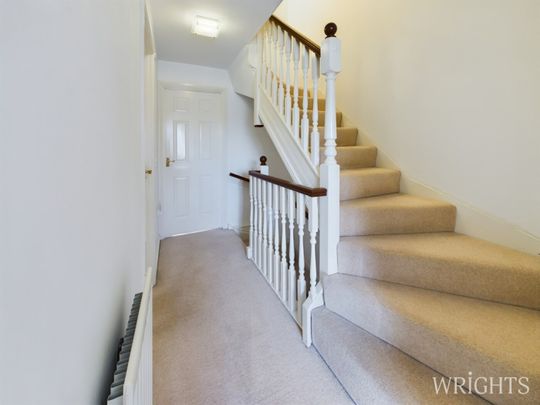 3 bedroom Town House - Epsom Close, Stevenage - Photo 1