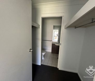 Amazing 3 bedroom 2 bathroom villa! - Photo 6