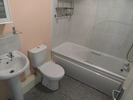 Wharf Street, Sowerby Bridge - Photo 4