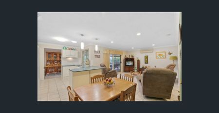 Spacious Family Living in Taigum - Photo 4