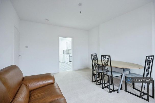 3 bedroom flat to rent - Photo 1