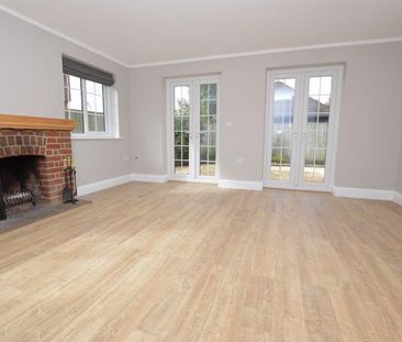 5 bedroom detached house to rent - Photo 1