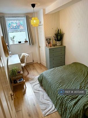 1 bedroom in a flat share to rent - Photo 1