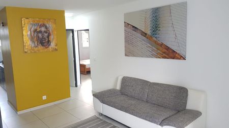 Location Appartement 3 pièces 58m² LES ABYMES 97139 - Photo 3
