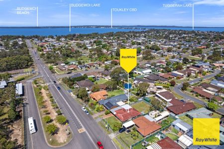 Perfectly Positioned Family Home - Photo 2