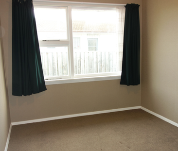 Comfortable 3-Bedroom Home – Lawns Included! - Photo 4
