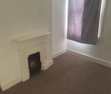 3 Bed Maisonette, Brighton Road, CR2 - Photo 2