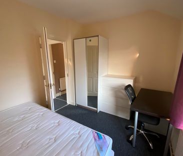 4 Bed Semi-Detached House, Brentbridge Road, M14 - Photo 6