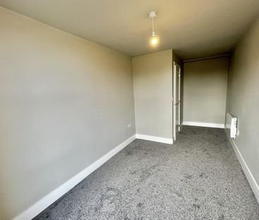 2 bedroom mews to rent - Photo 5