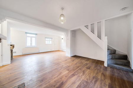 4 bedroom semi-detached house to rent - Photo 2