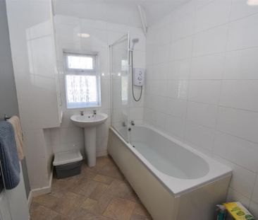 3 bedroom flat to rent - Photo 6