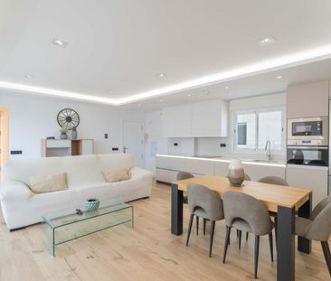 Alquiler de ático en Calle Postal - Photo 3