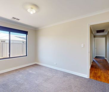 4 x 2 with Study and Massive powered shed to the rear, Tradies Deli... - Photo 3