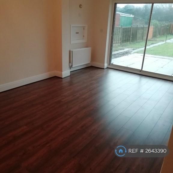 4 bedroom semi-detached house to rent - Photo 1