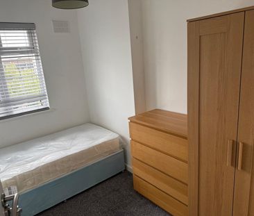 Room in a Shared Flat, Imperial Drive, HA2 - Photo 3