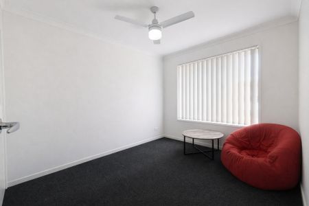 Spacious and Modern Townhouse! - Photo 4