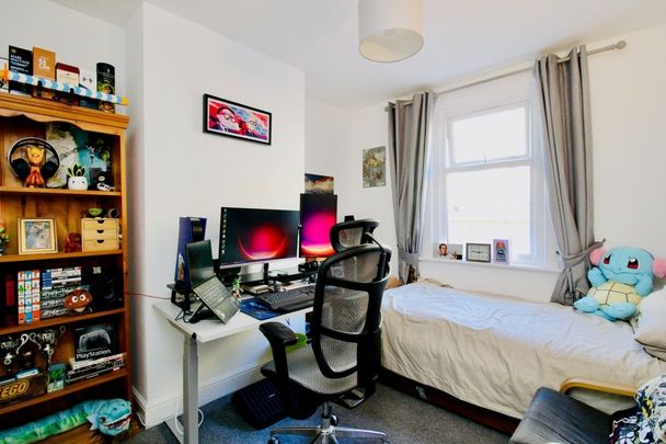 Shirley Street, HOVE - Photo 1