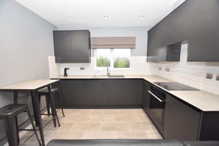 2 bedroom Flat To Let - Photo 5