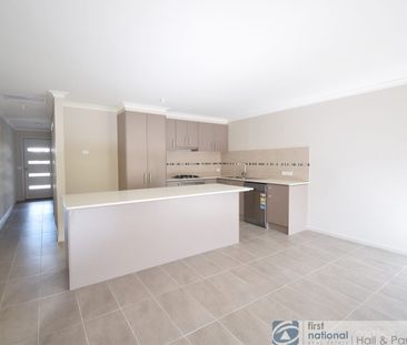 This beautiful 3 bedroom family home is situated minutes away from ... - Photo 3