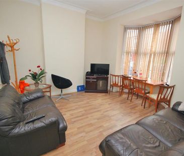 6 bedroom semi-detached house to rent - Photo 1