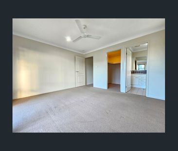 LARGE 4 BEDROOM FAMILY HOME WITH OPEN KITCHEN LIVING DINING THAT OP... - Photo 4