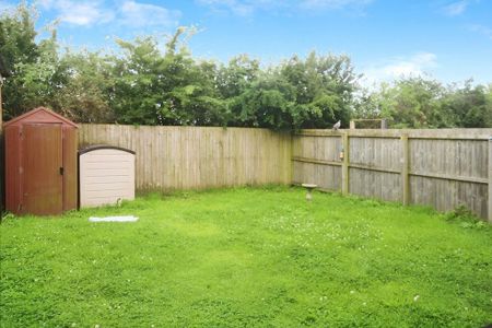 4 bedroom detached house to rent - Photo 3