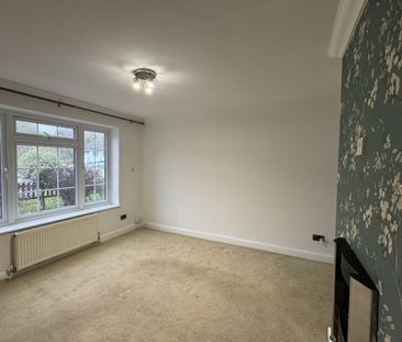 Punch Copse Road, CRAWLEY - Photo 2