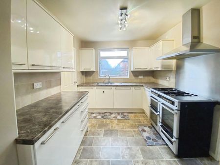 3 bedroom House To Let Total Size: 937 SQ FT - Photo 5