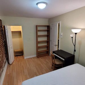 1 CH - 1 SDB - Montréal - $880 /mo - Photo 2