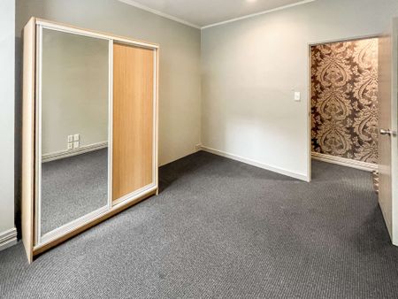 2-Bedroom Apartment in Central Auckland - Photo 4