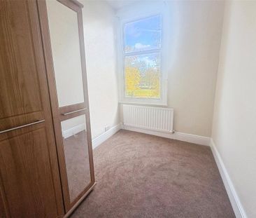 3 bedroom flat to rent - Photo 3