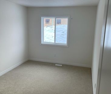 For Lease - 16 Vickers Road, Hamilton, Ontario - Photo 4