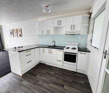 Enjoy effortless living in this well-maintained, ground-floor one-b... - Photo 5