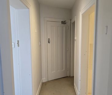 Perfect City Living with car park included - Photo 2