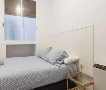 Spacious 4-bedroom apartment to rent near Mercado de la Cebada in La Latina - Photo 5