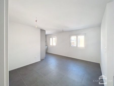Situé à 3 minutes à pied de la gare, appartement de 2,5 pièces rénové - Photo 3