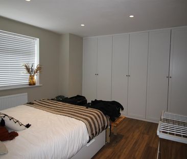 3 Bedroom Terraced House for Rent - Photo 2