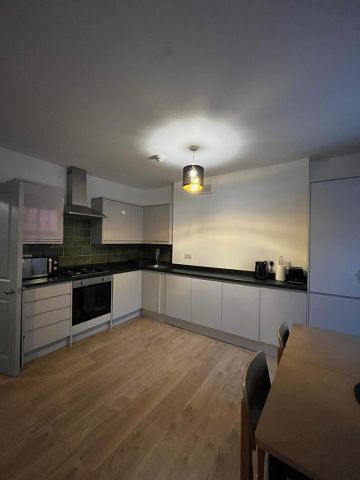 2 Bed Flat, Lewisham High Street, SE13 - Photo 3