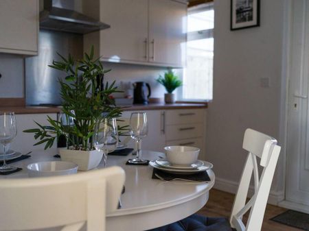 2 bed terraced house to rent in NE64 - Photo 2